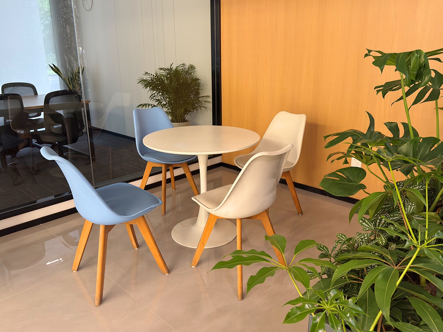 Visitor reception area at Huangshan Online Travel Agency Co., Ltd.