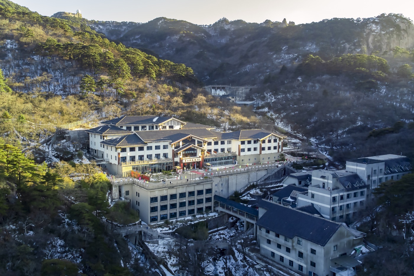 A mountaintop hotel among the peaks of Huangshan